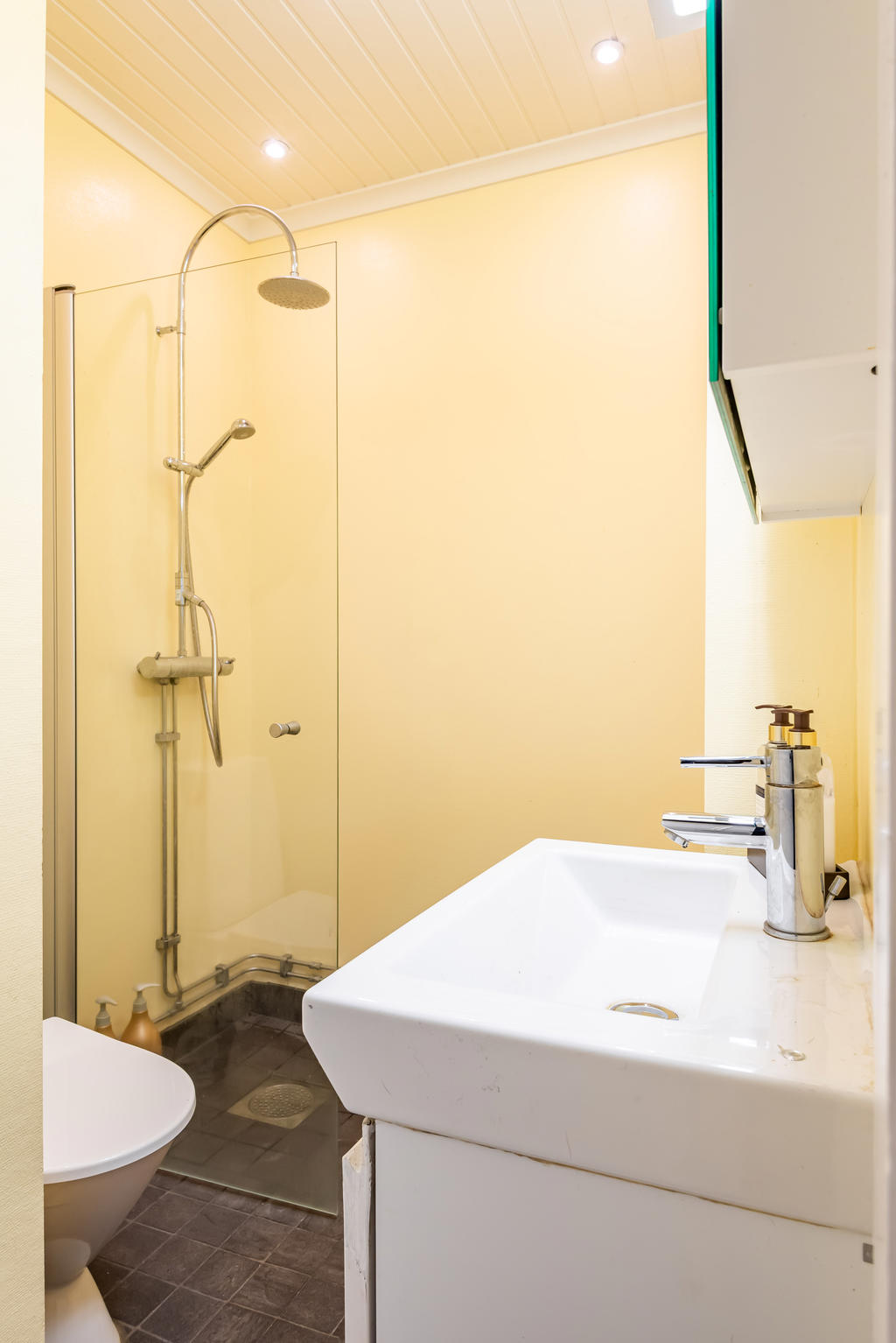 Eget badrum i anslutning till sovrummet.