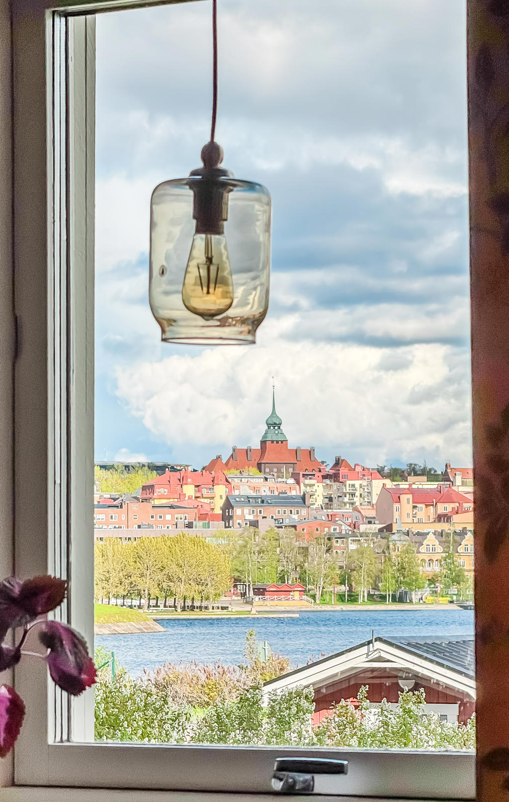Vacker utsikt mot Storsjön och centrala Östersund!