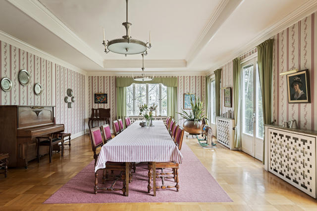 Matsal med plats för 40 sittande gäster