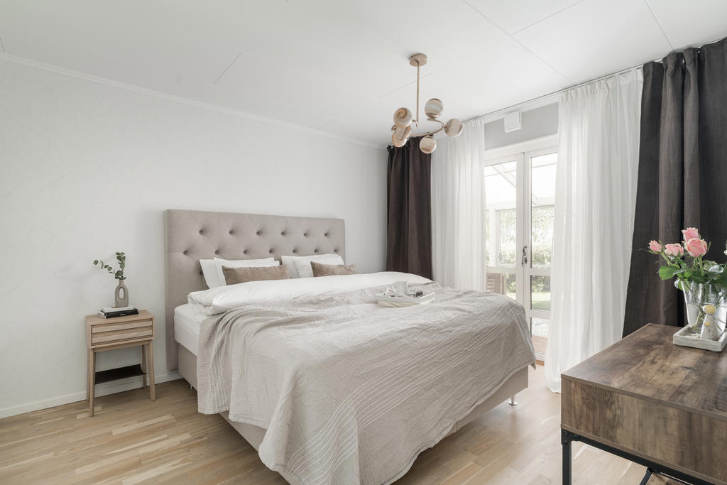 Master bedroom.