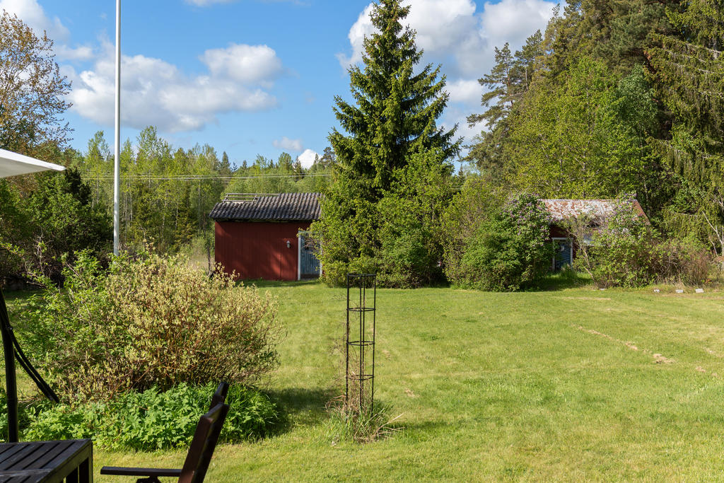 På fastigheten finns gott om förvaringsmöjligheter