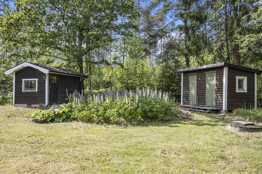Gästhus och förråd
