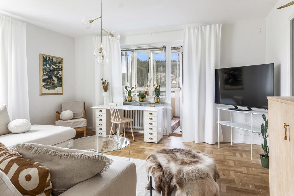 Utgång till stor inglasad balkong