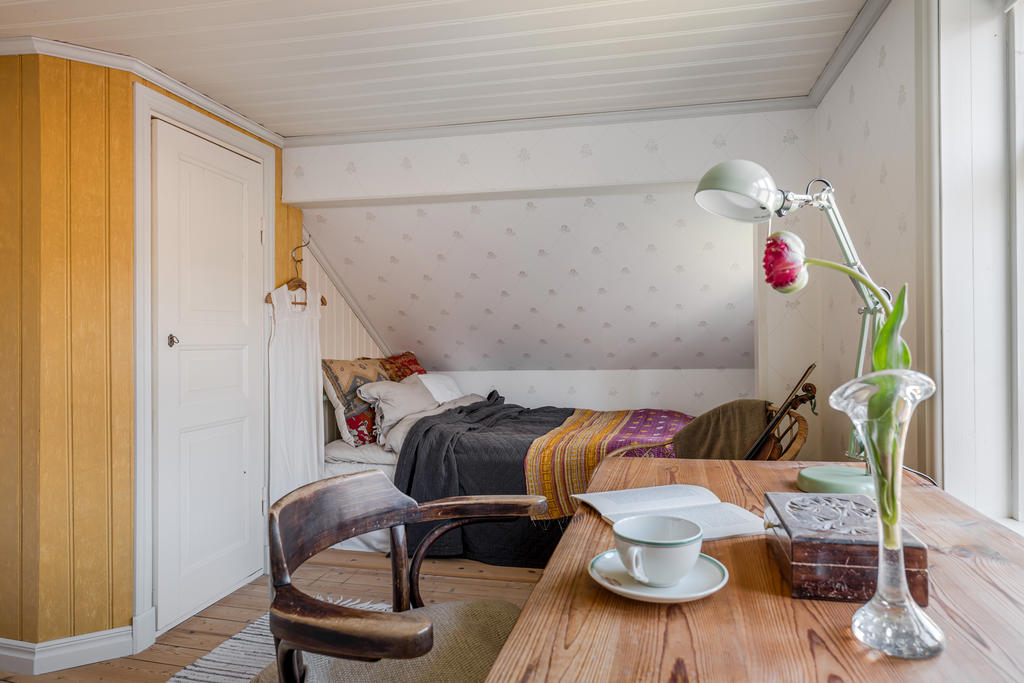 Sovrum med klädkamamre