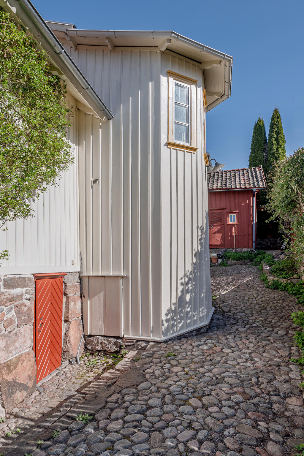 Stenlagd gång till huset