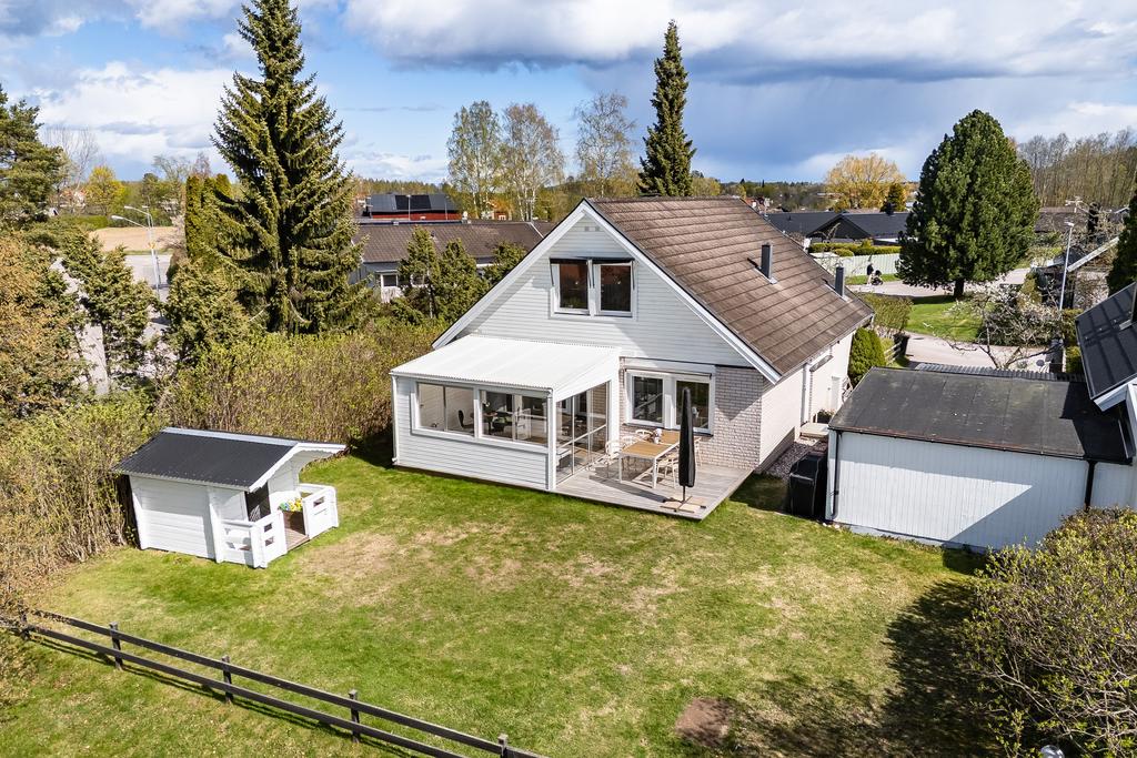 Hörnläge och härlig baksida