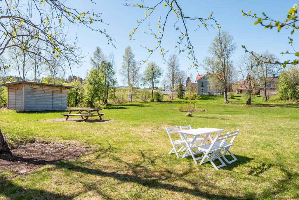 Kaffe i solen nere vid bryggan 