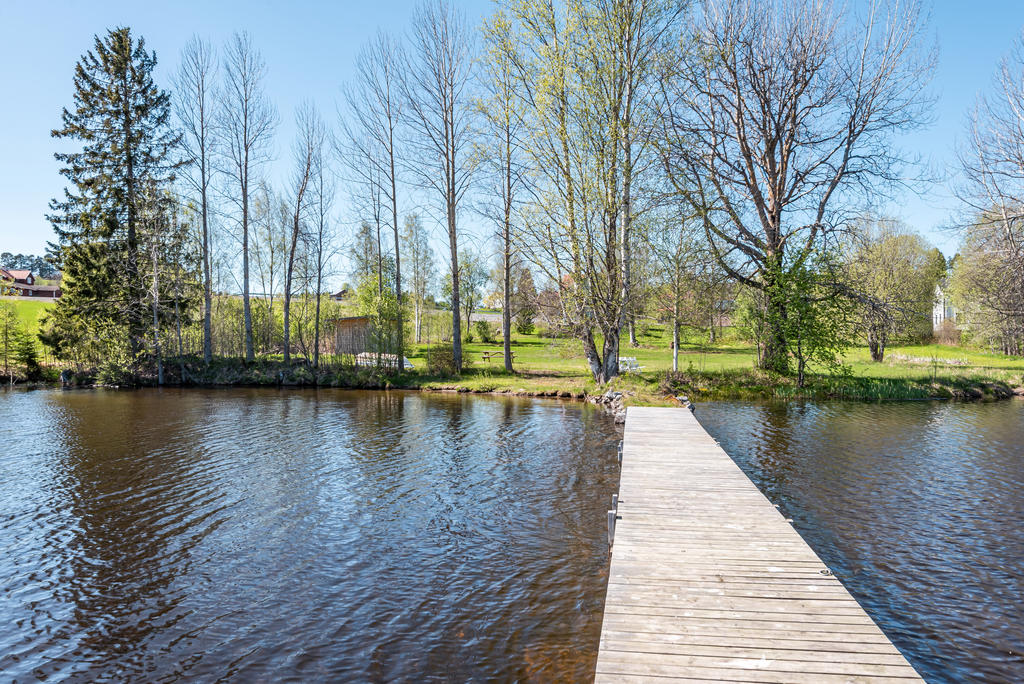 Liten strand intill bryggan