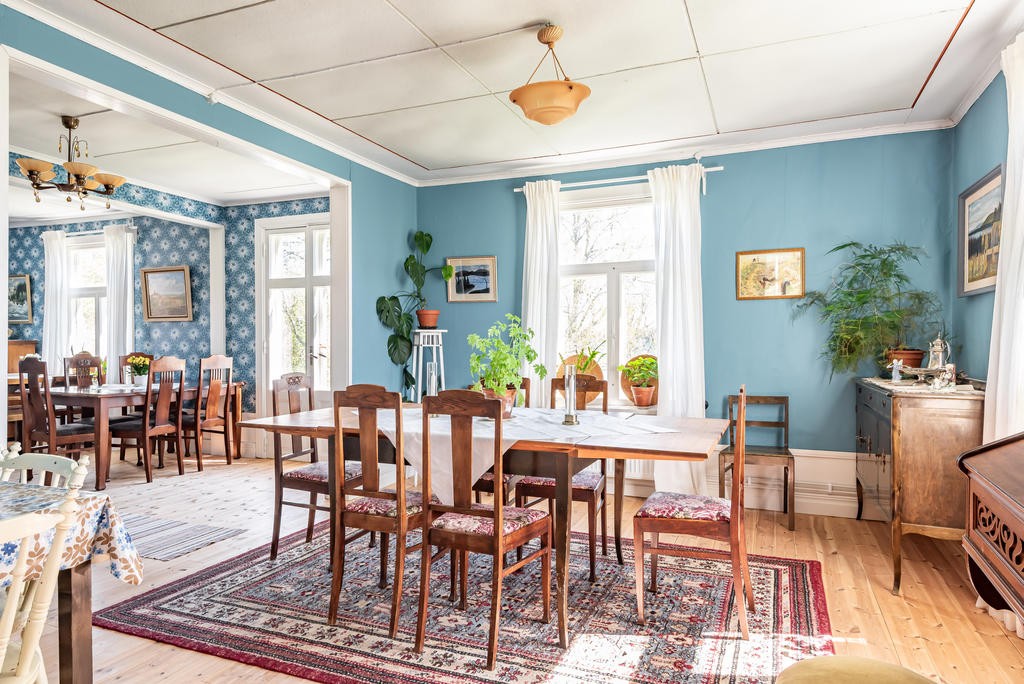 Husets matsal med plats för stora sällskap