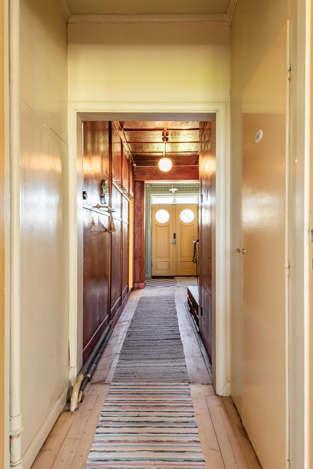 Korridor från matrummet mot hallen. 