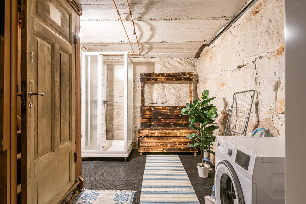 Tvättstuga och dusch i källaren 