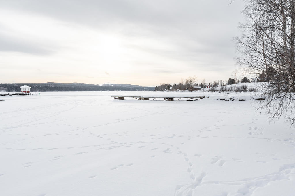 Ta en härlig tur med skidorna på sjön