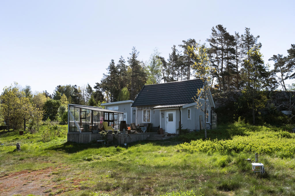 Huvudhusets altan med uterum Villab garden- även kallad vinrummet.