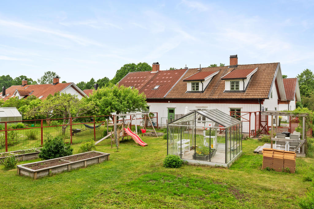 Vy över trädgården, växthus