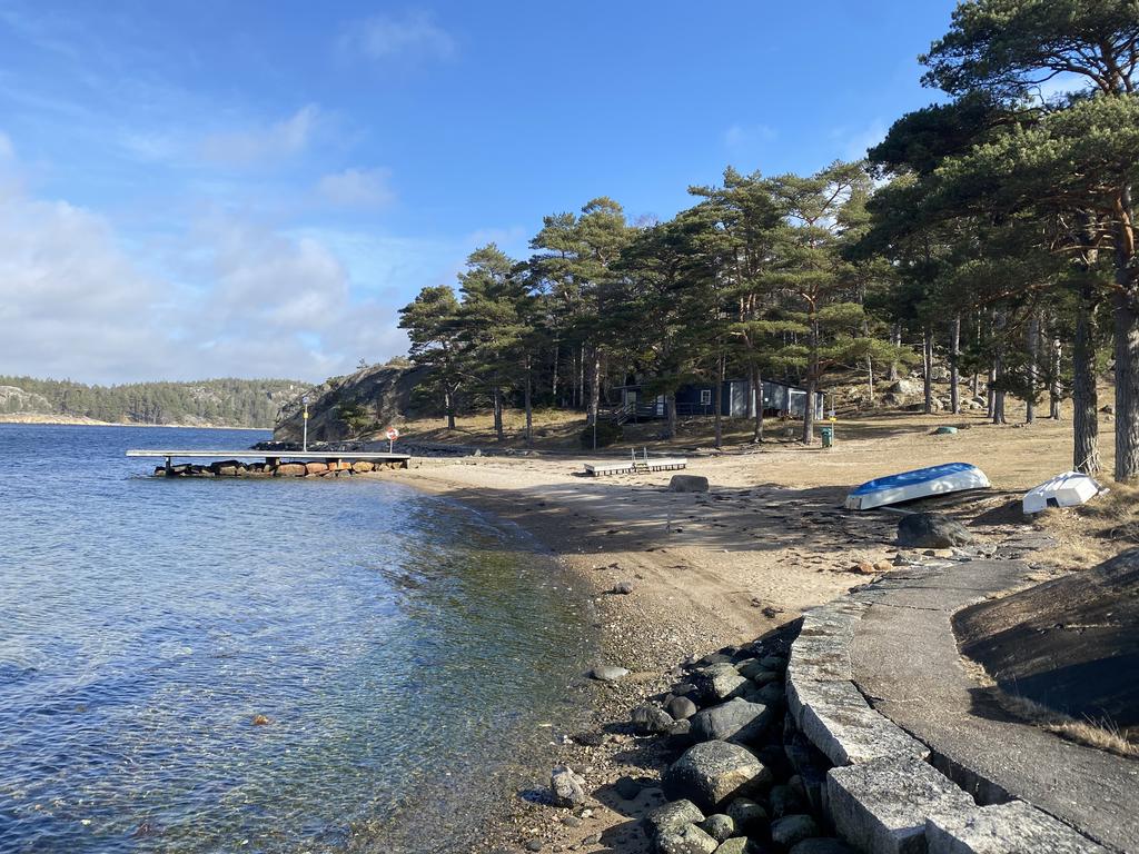 Strand för bad, sol och lek!