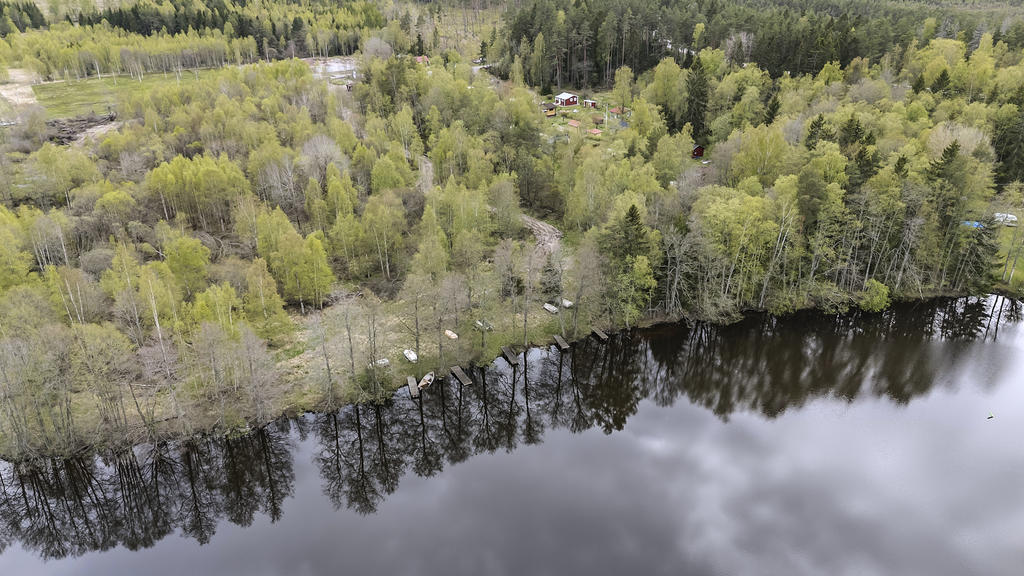 Sjönära vid en bredare del av ån