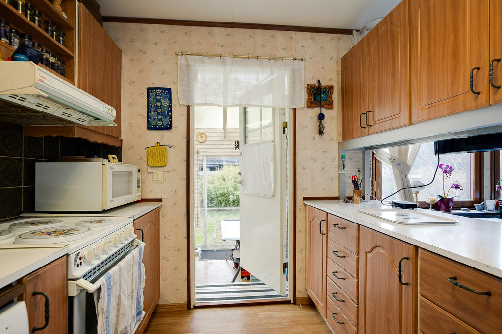 Kök och utgång till uterummet