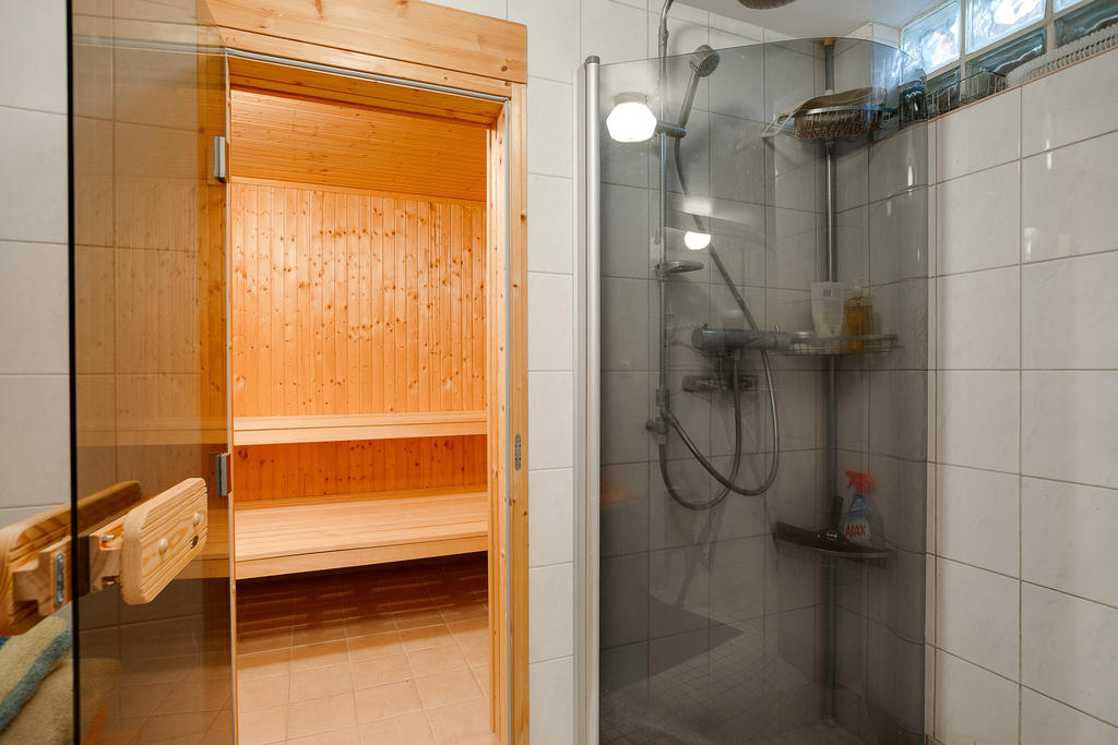 Källaren,  Bastu och dusch