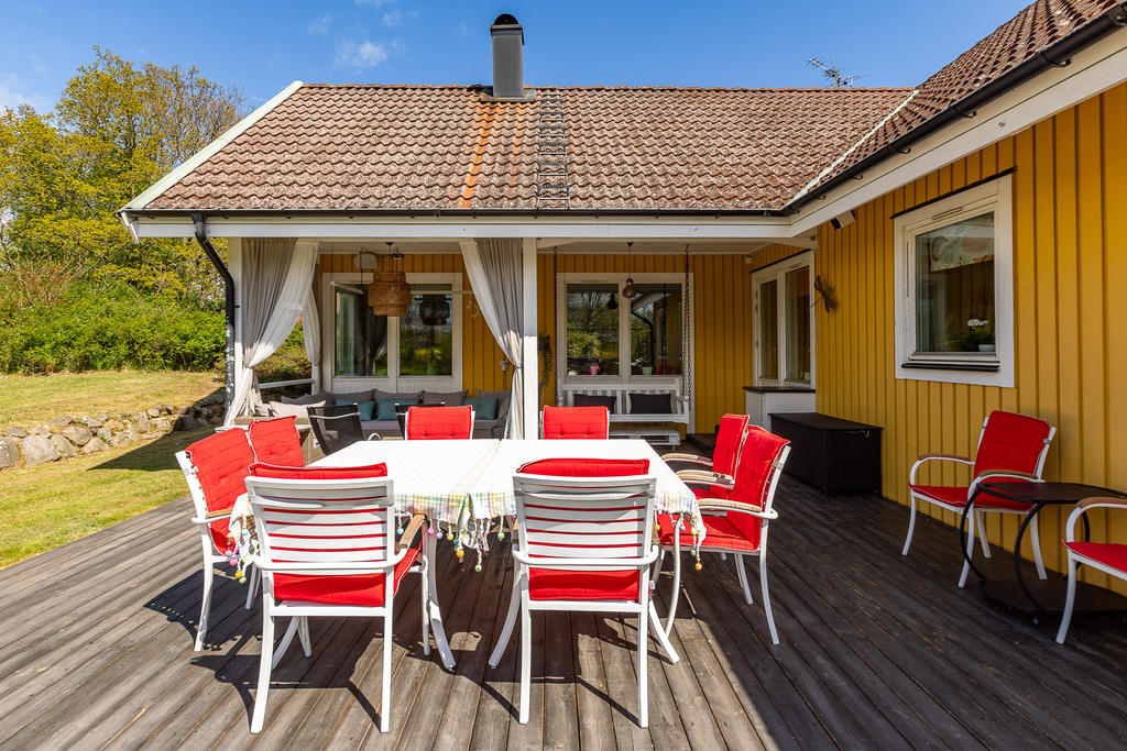 Stort och rymligt altandäck i västerläge