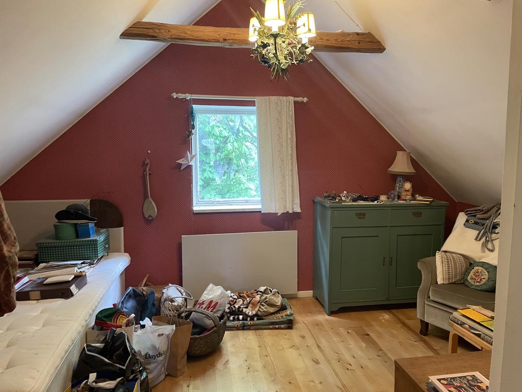 Ovanvåning sovrum huvudhuset ''bostad 1''