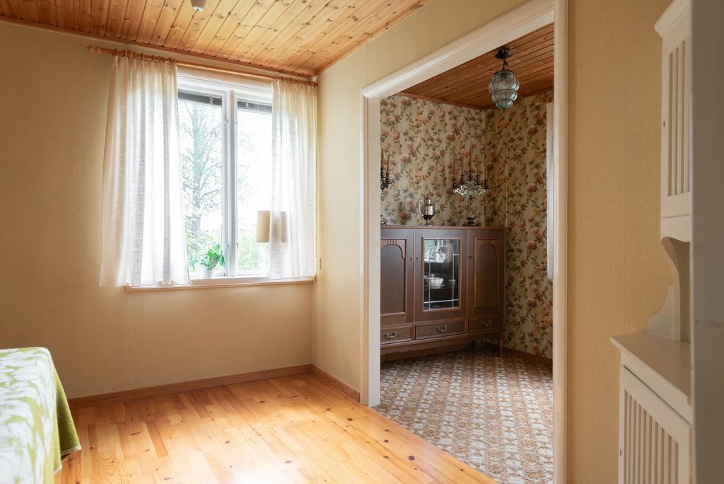 Sovrum entréplan/lägenhet 1