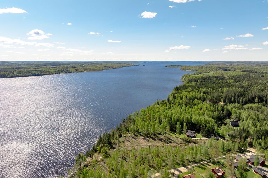 Vy söderut mot färjan till Bolmsö