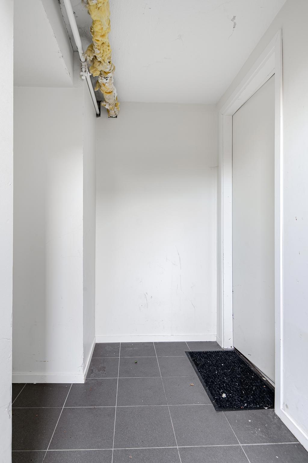 Lägenhet 2 & 3 
Entré