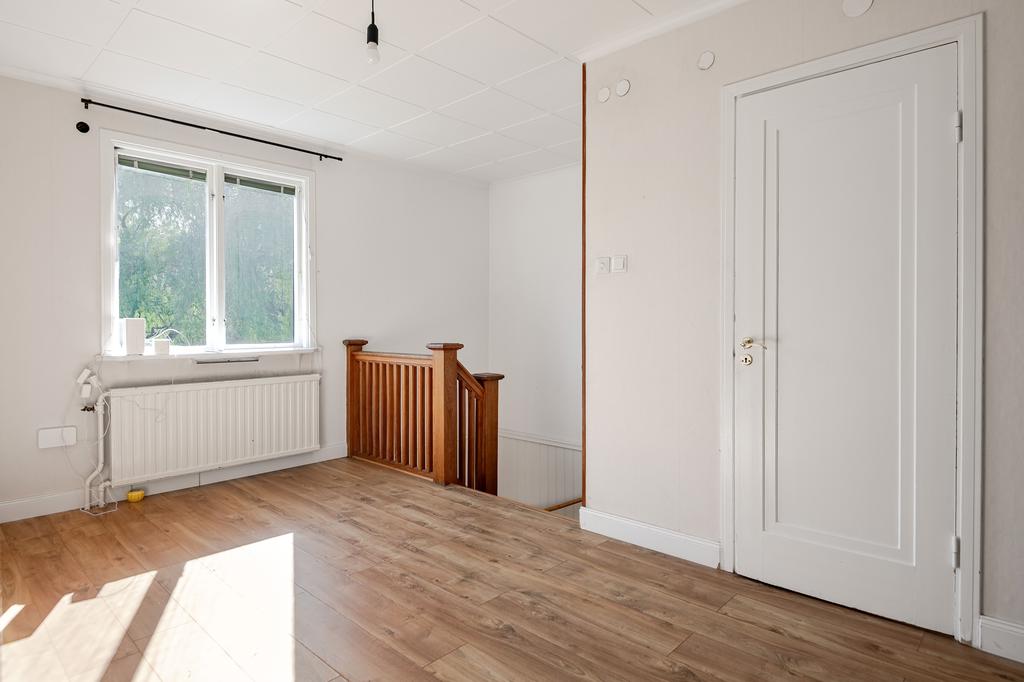 Villan.
Hall, Ovanvåning
