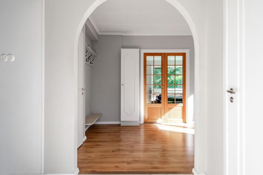 Villan.
Hall Entréplan