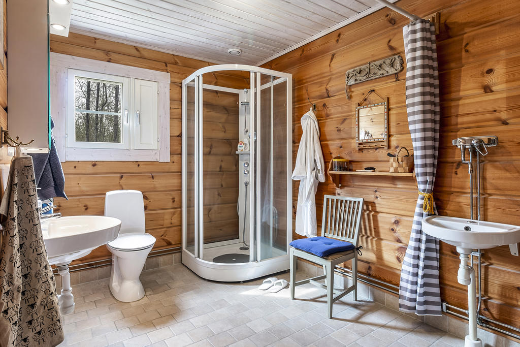 Rymlig WC/dusch