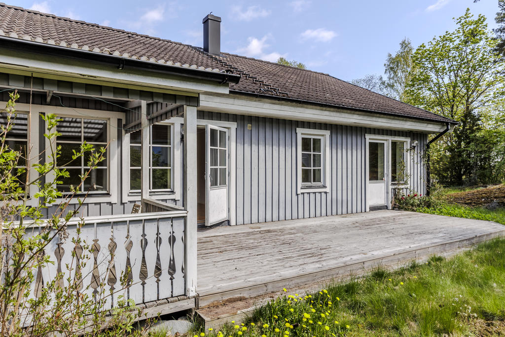 Altan, delvis under tak i soligt söderläge