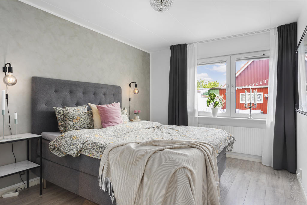 Masterbedroom på bottenvåningen