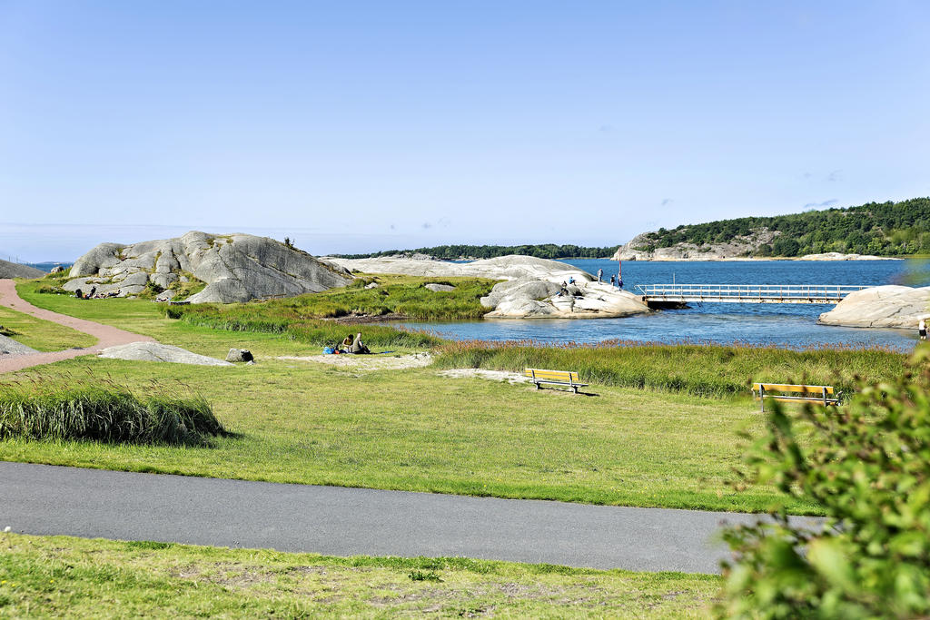 Hovåsbadets skyddade vik, en kort cykeltur bort
