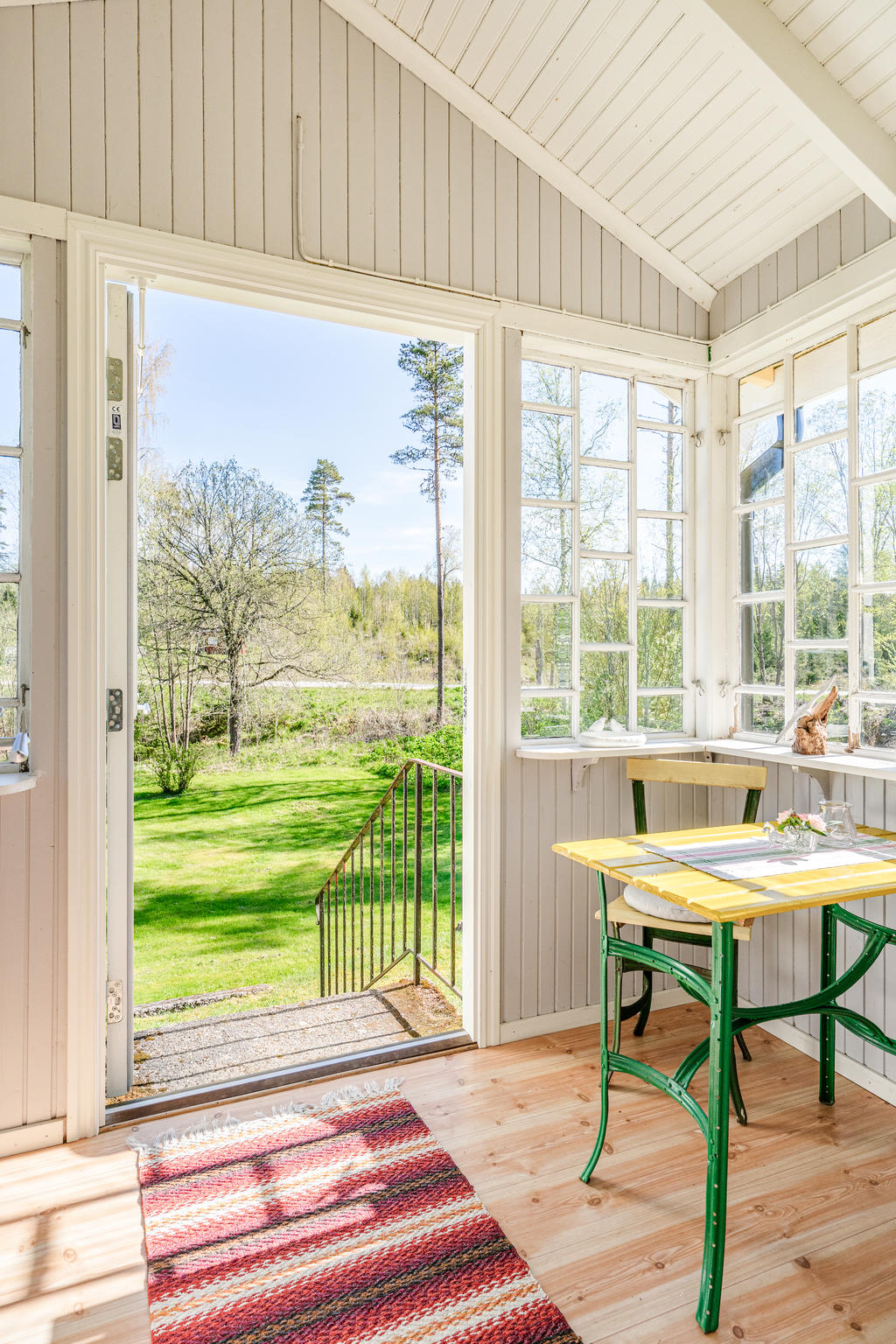 Glasveranda med härligt ljusinsläpp - Välkommen in!