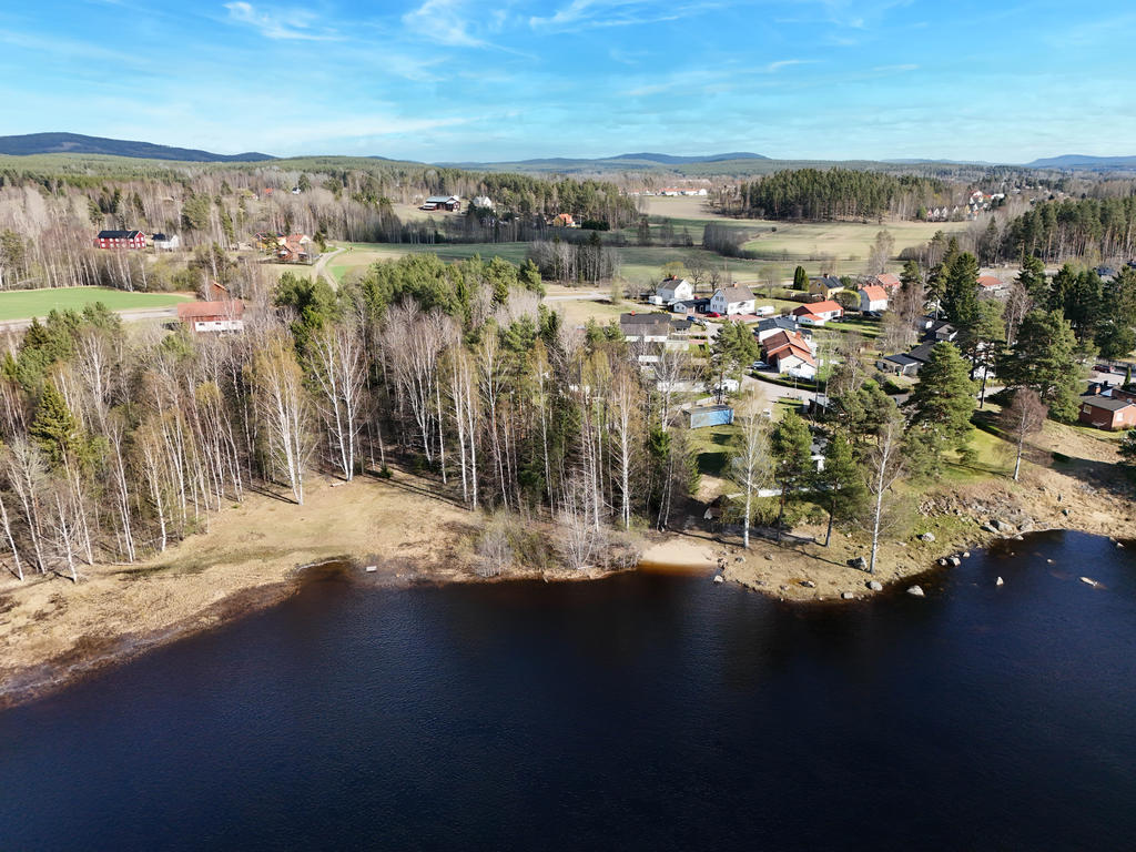 Gångavstånd till allmän badplats i orådet intill Ljusnan.