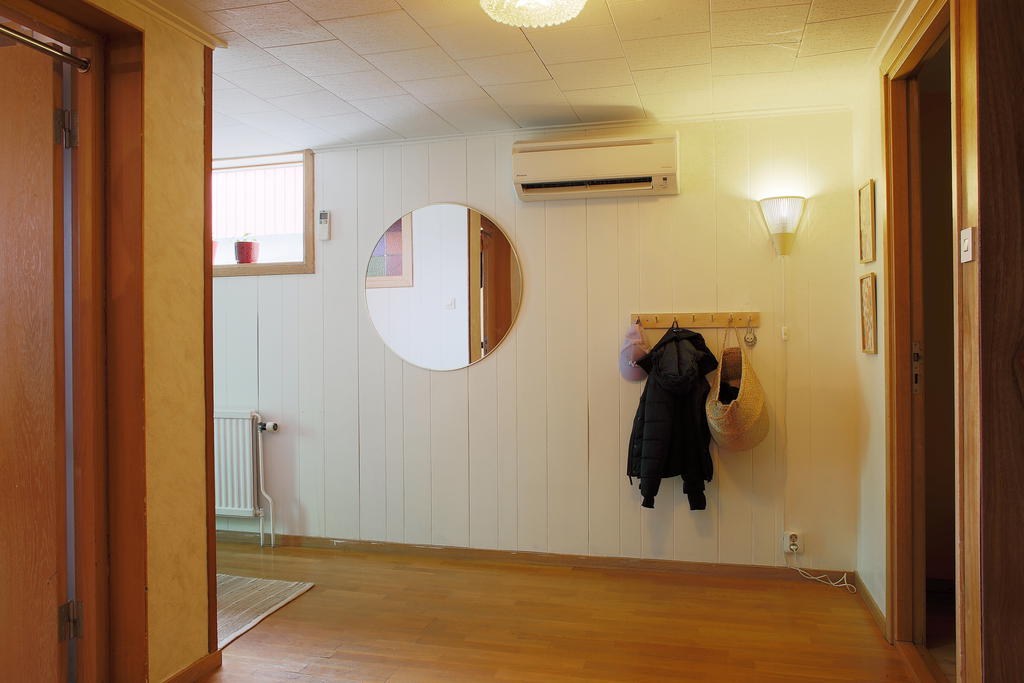 Möblerbar hall och luftvärmepump
