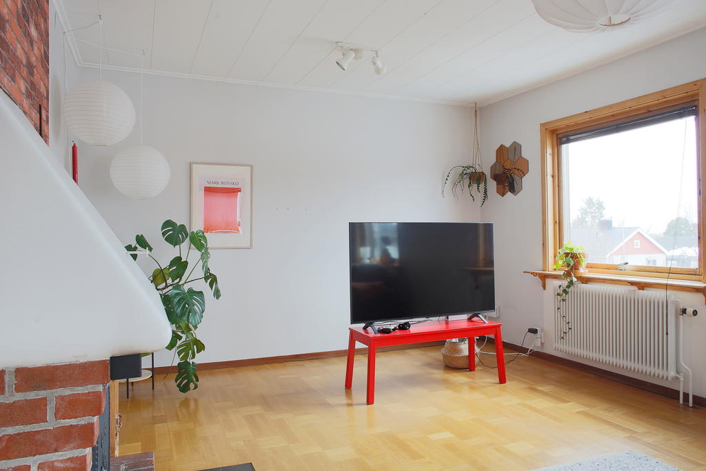 Gott om plats för möblemang i vardagsrummet 