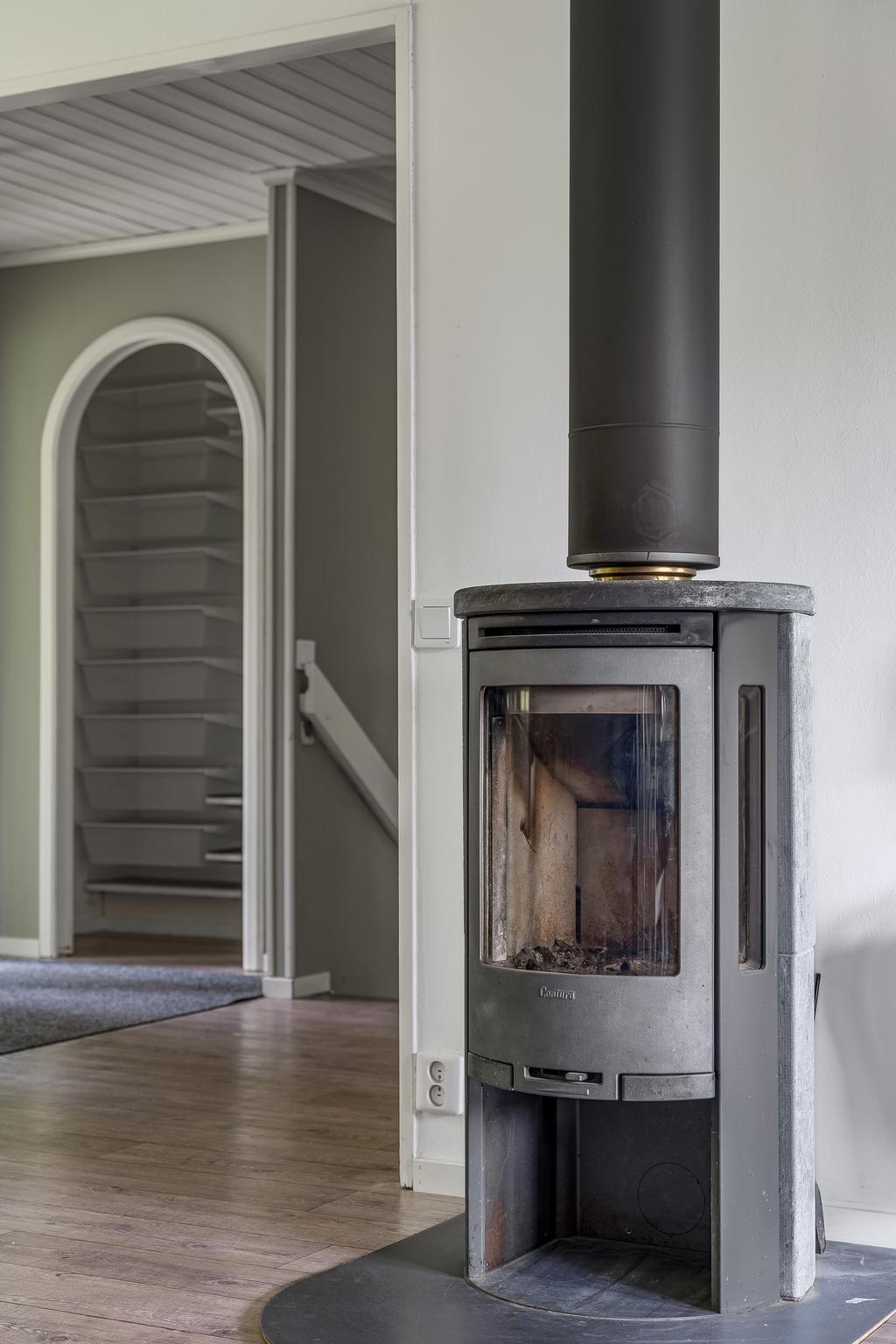 Täljstenskamin ger både värme och karaktär till rummet 