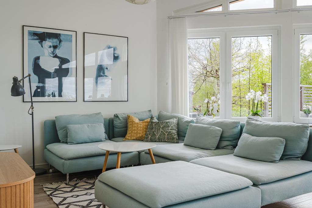 Plats för soffgrupp framför tv:n. 