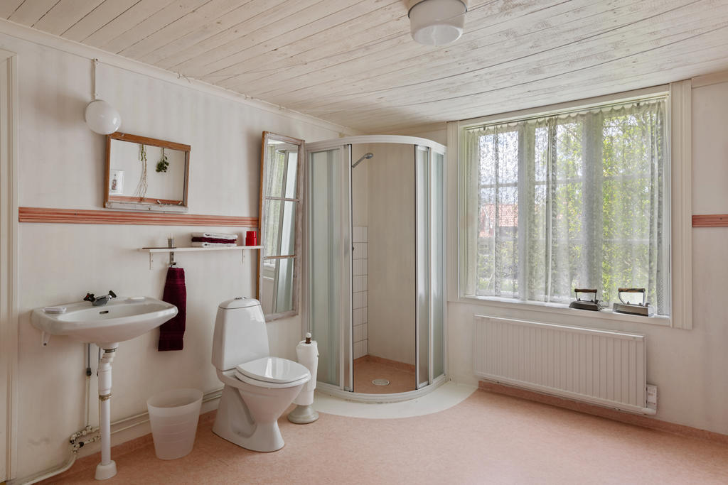 Tvättstuga och duschrum nedervåning
