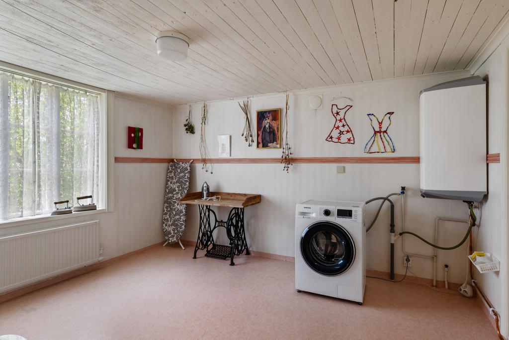 Tvättstuga och duschrum nedervåning
