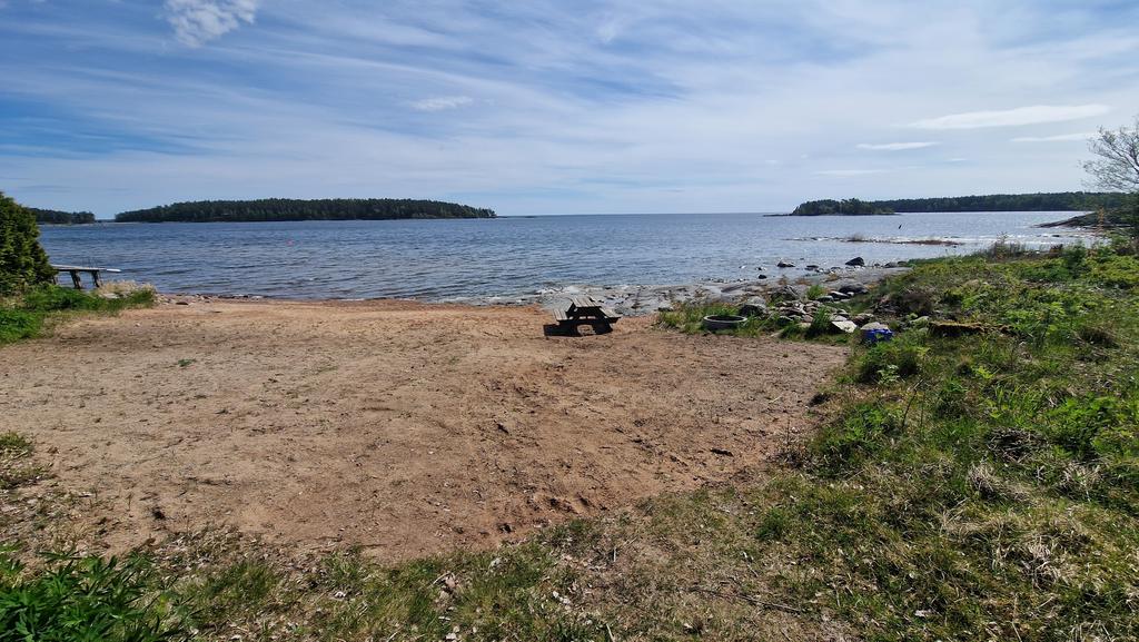 Strand några hundra meter från stugan. 