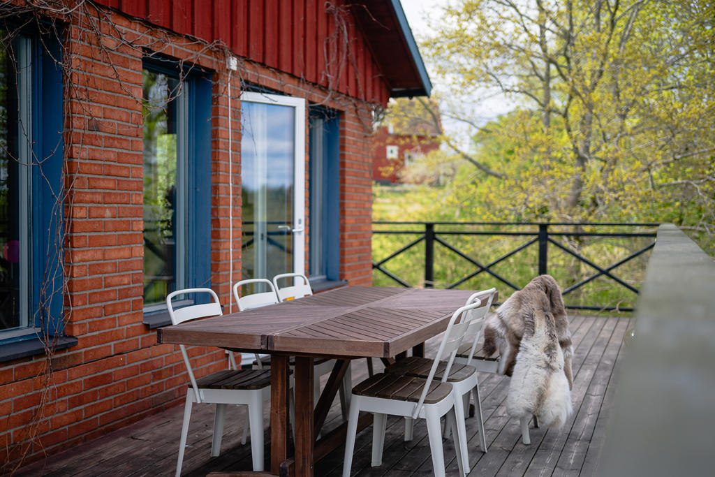 Altan med plats för grillmiddag!