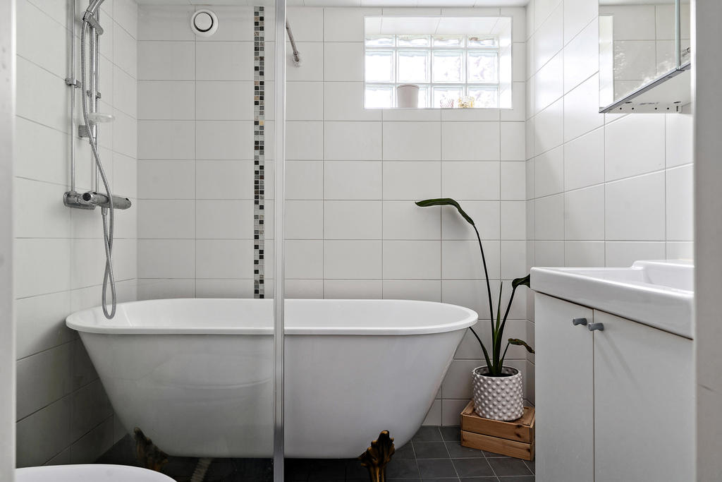 Badrum med badkar / WC
