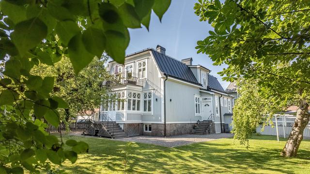 Baksida med den vackra glasverandan