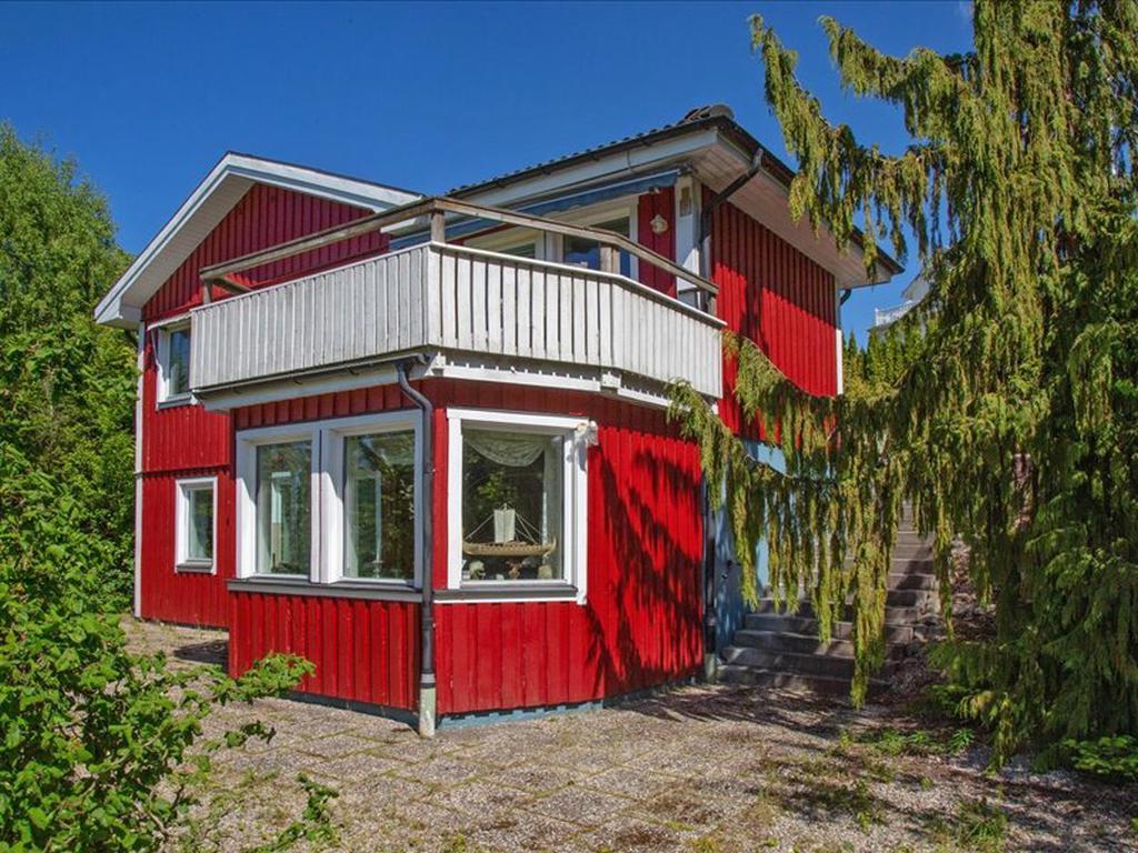 Huset är ett vackert suterränghus