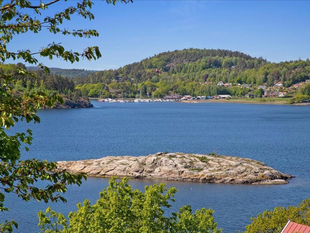 Utsikt påväg ner till Kungsparkens badplats