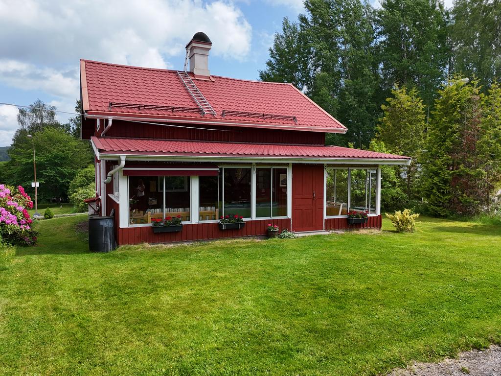 Lantligt och vacker belägen liten gård i familjära Forssa. 