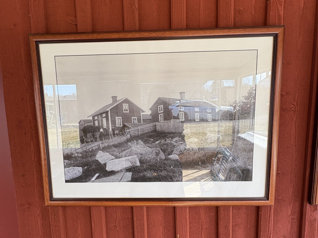 Gammal gårdsbild, huset uppfördes sent 1800-tal. 