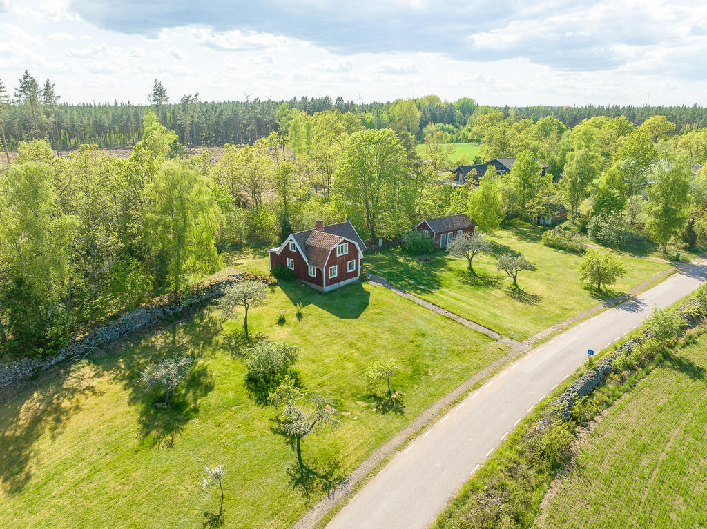 Stor tomt om över 3 500 kvm